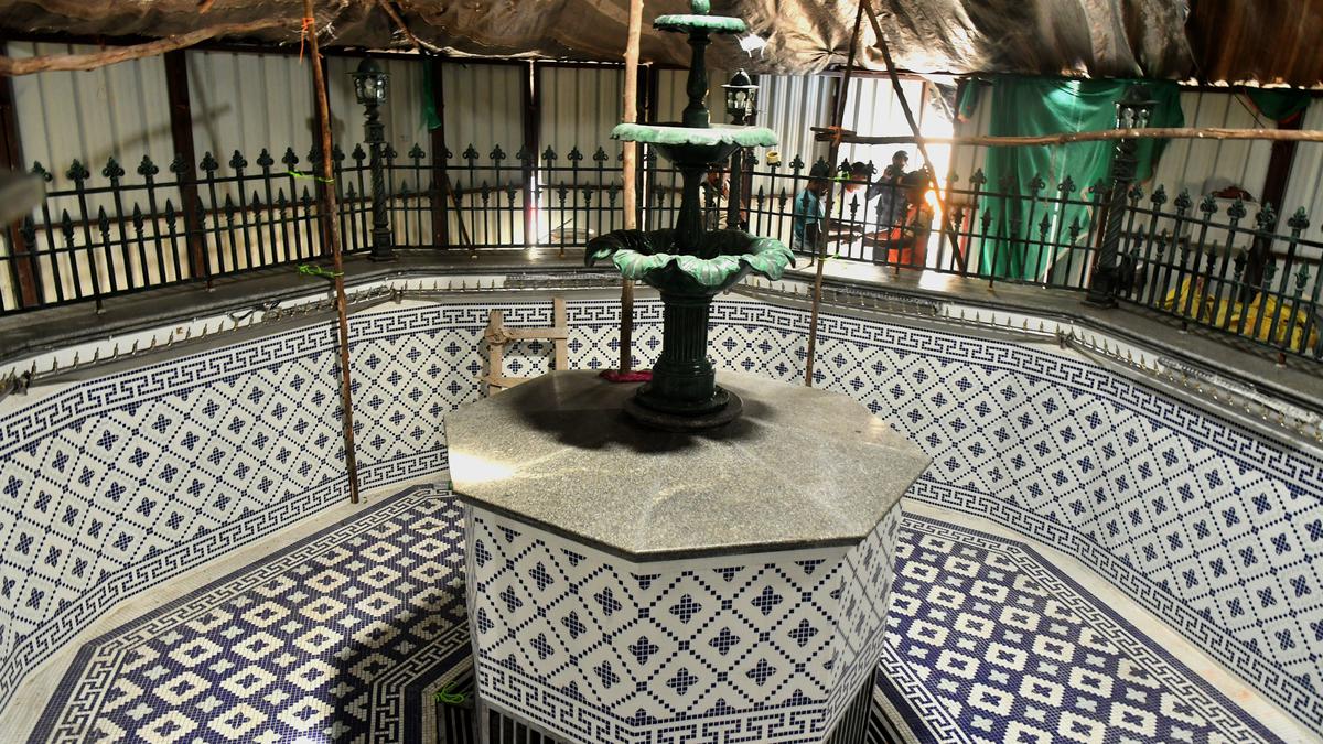 Preserving Authenticity Or Revitalizing Heritage? The Restoration Dilemma Of Gulzar Houz 89 New-look fountain at Gulzar Houz ready for inauguration | Flipboard